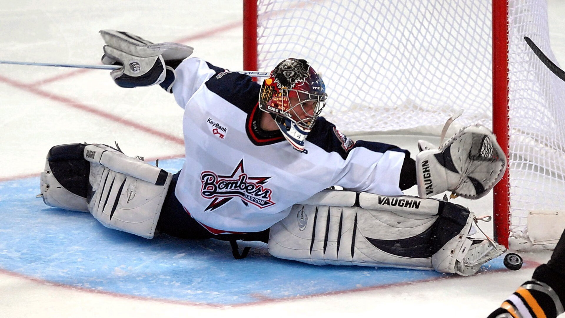 外教沟通能力不足影响队内氛围,与外界沟通能力欠缺